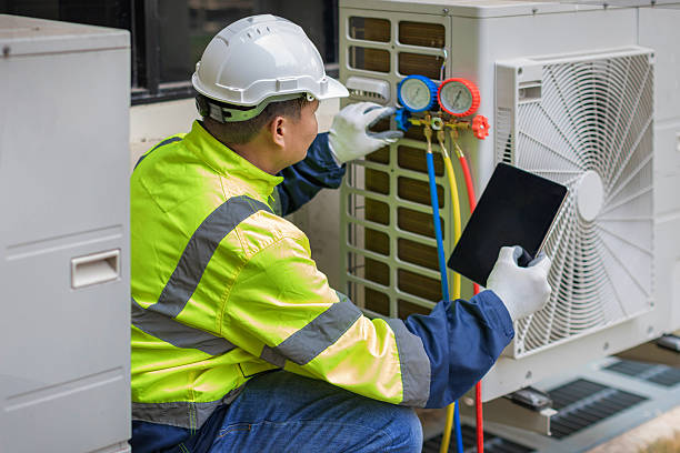 Professional Emergency Ac Repair technician working in Lake Villa, IL